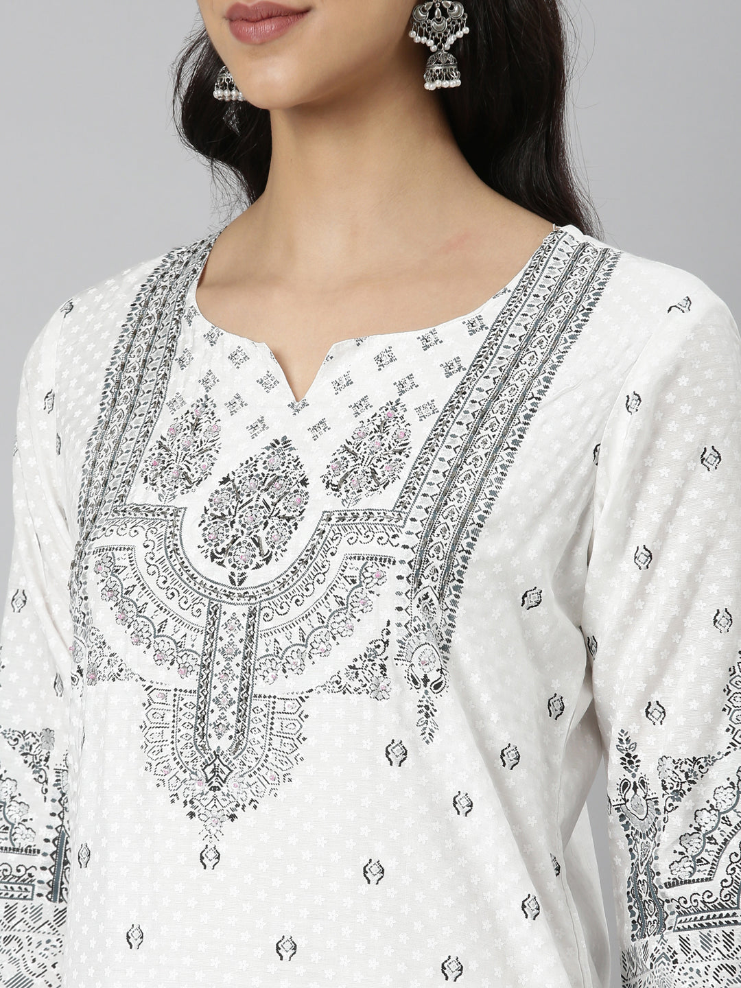 Neerus Black Casual Floral Straight Kurtas