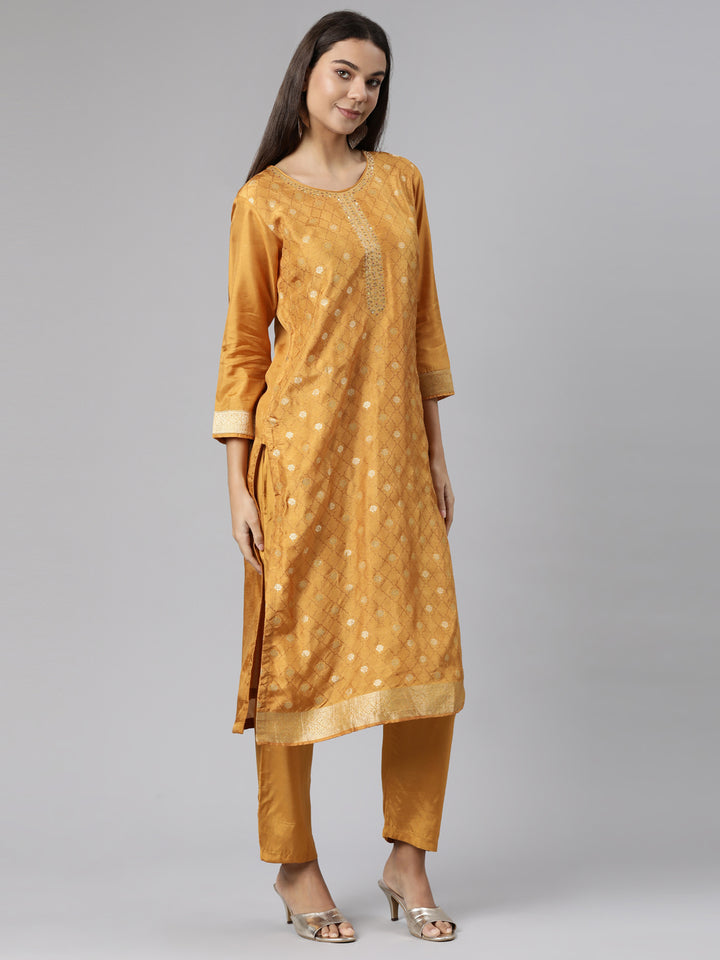 Neerus Gold floral printed straight suit set - back view