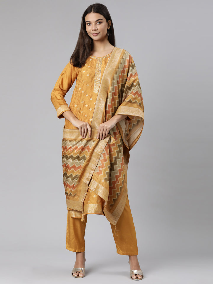 Neerus Gold floral printed straight suit set - detail view 2