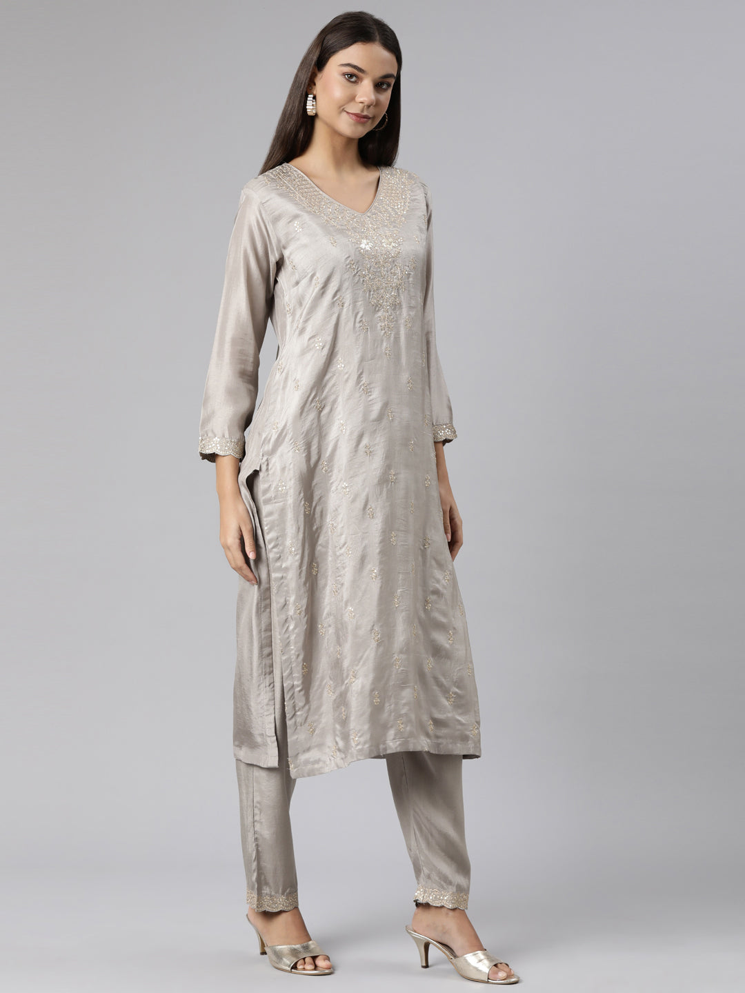 Neerus Grey shantoon printed suit set - back view