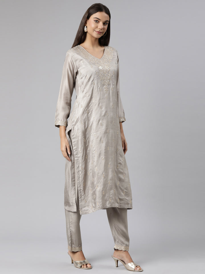 Neerus Grey shantoon printed suit set - back view
