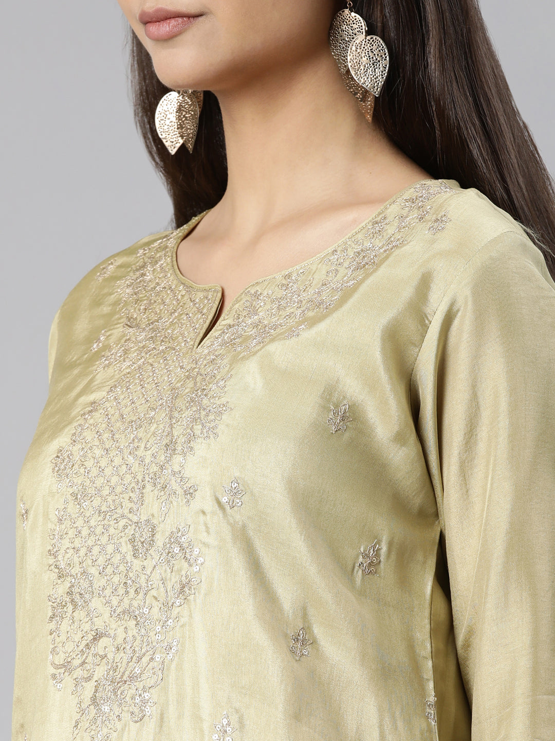 Neerus Green printed floral straight suit set - detail view 2