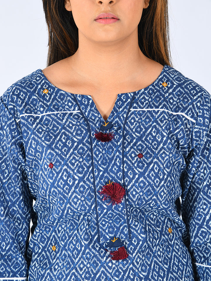 Neerus Women Blue Printed Straight Kurta