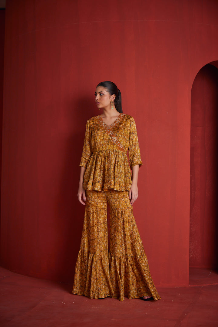 Neerus Yellow crepe printed suit set - detail view 1
