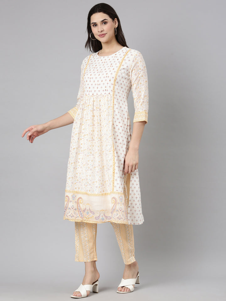 Neerus White cotton printed suit set - back view