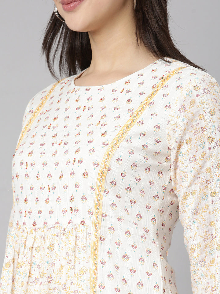 Neerus White cotton printed suit set - detail view 1