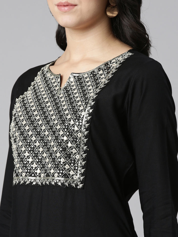 Neerus Black Regular Straight Solid Kurta
