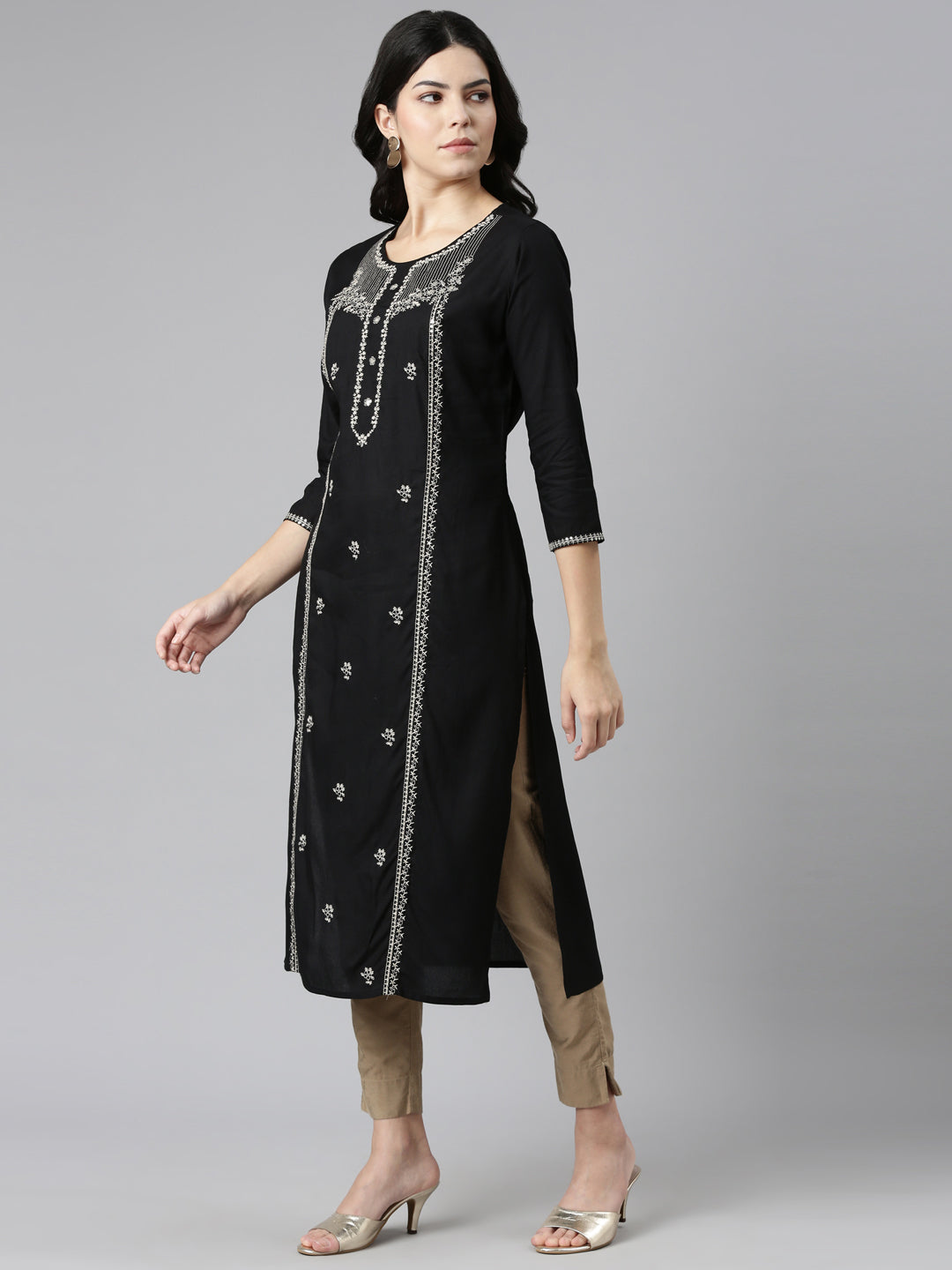 Neerus Black Regular Straight Embroidered Kurta