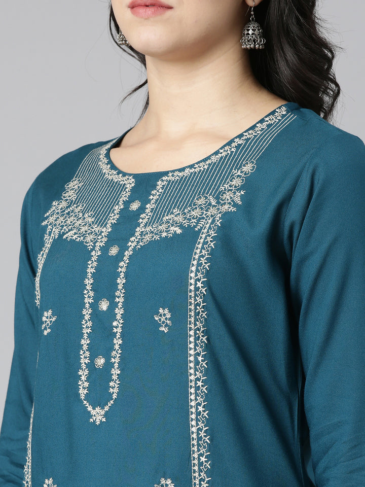 Neerus Green Regular Straight Embroidered Kurtas