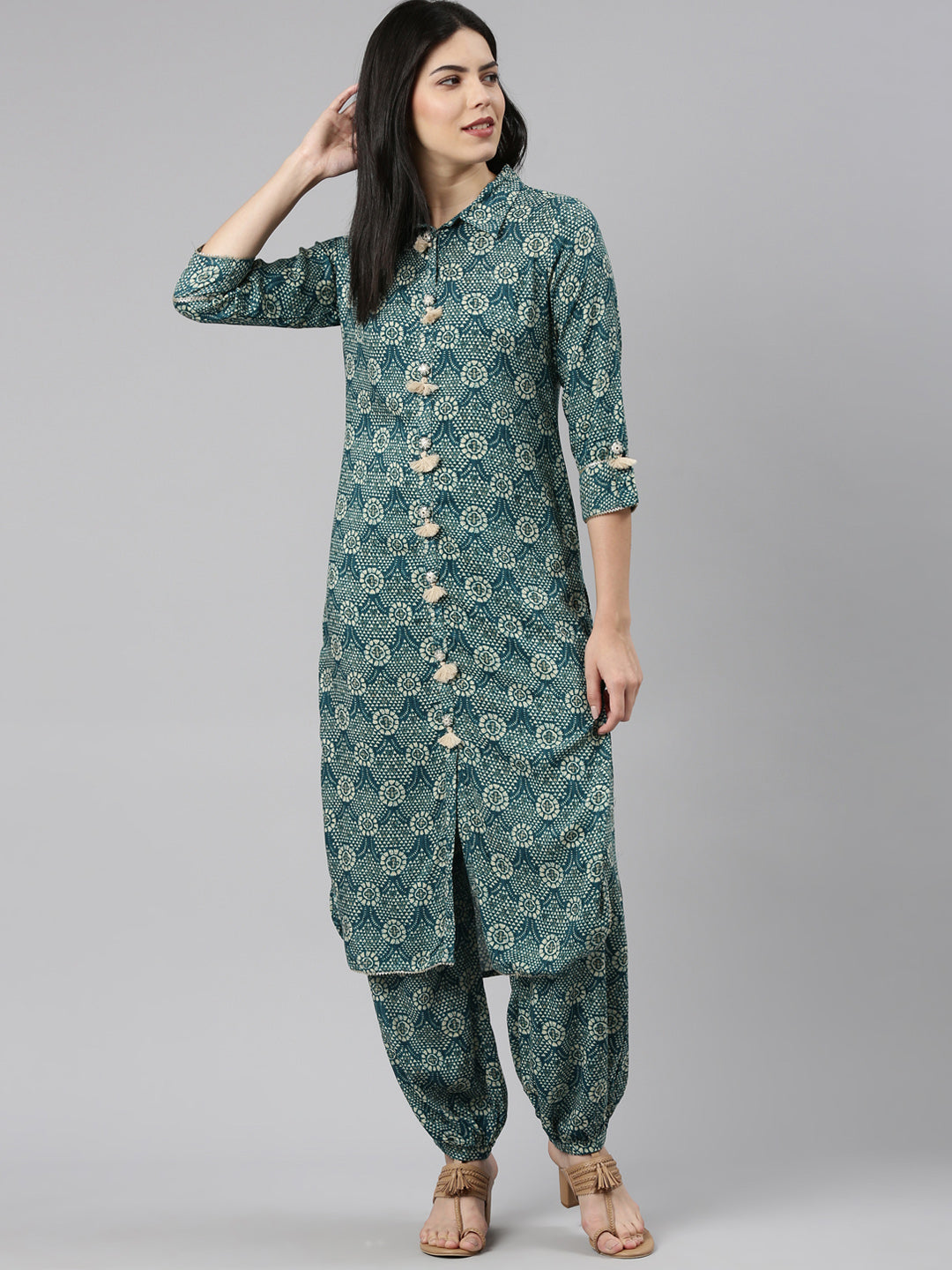 Neeru's Green Regular Straight Printed Kurta And Salwar