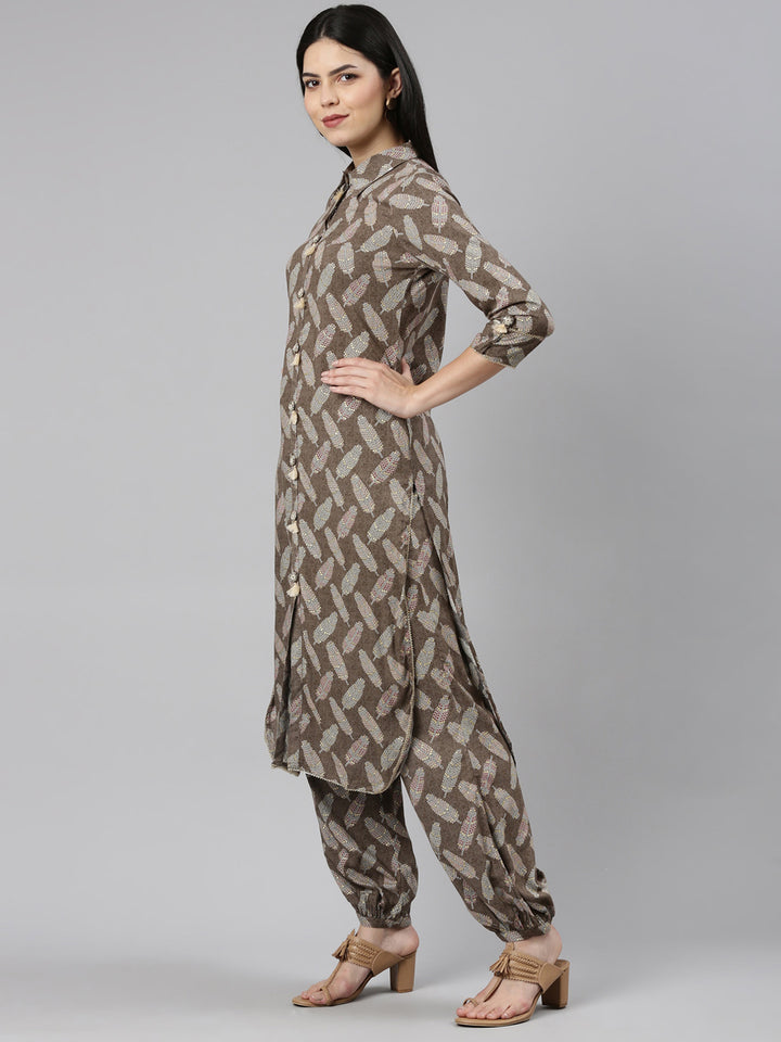 Neerus Green rayon printed straight kurti set - back view