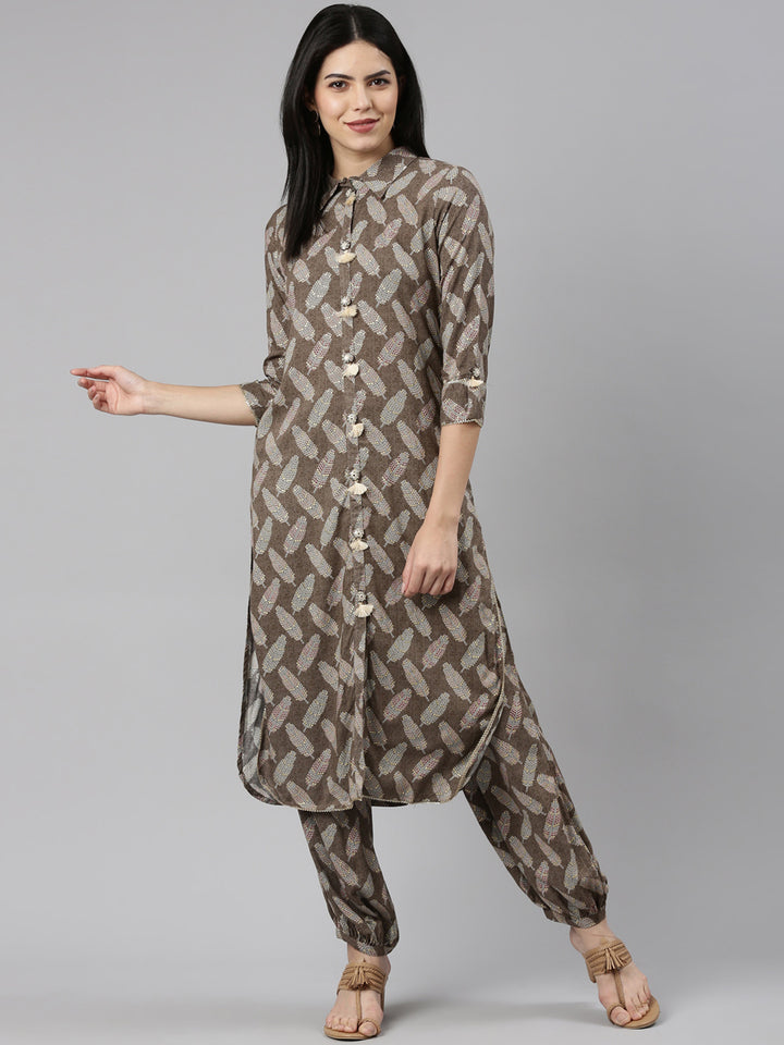 Neerus Green rayon printed straight kurti set - detail view 2
