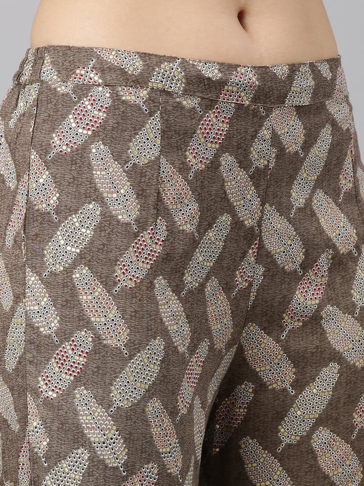 Neerus Green rayon printed straight kurti set - detail view 3