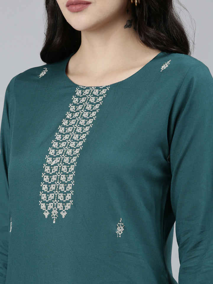 Neerus Green embroidered floral straight kurti - detail view 1