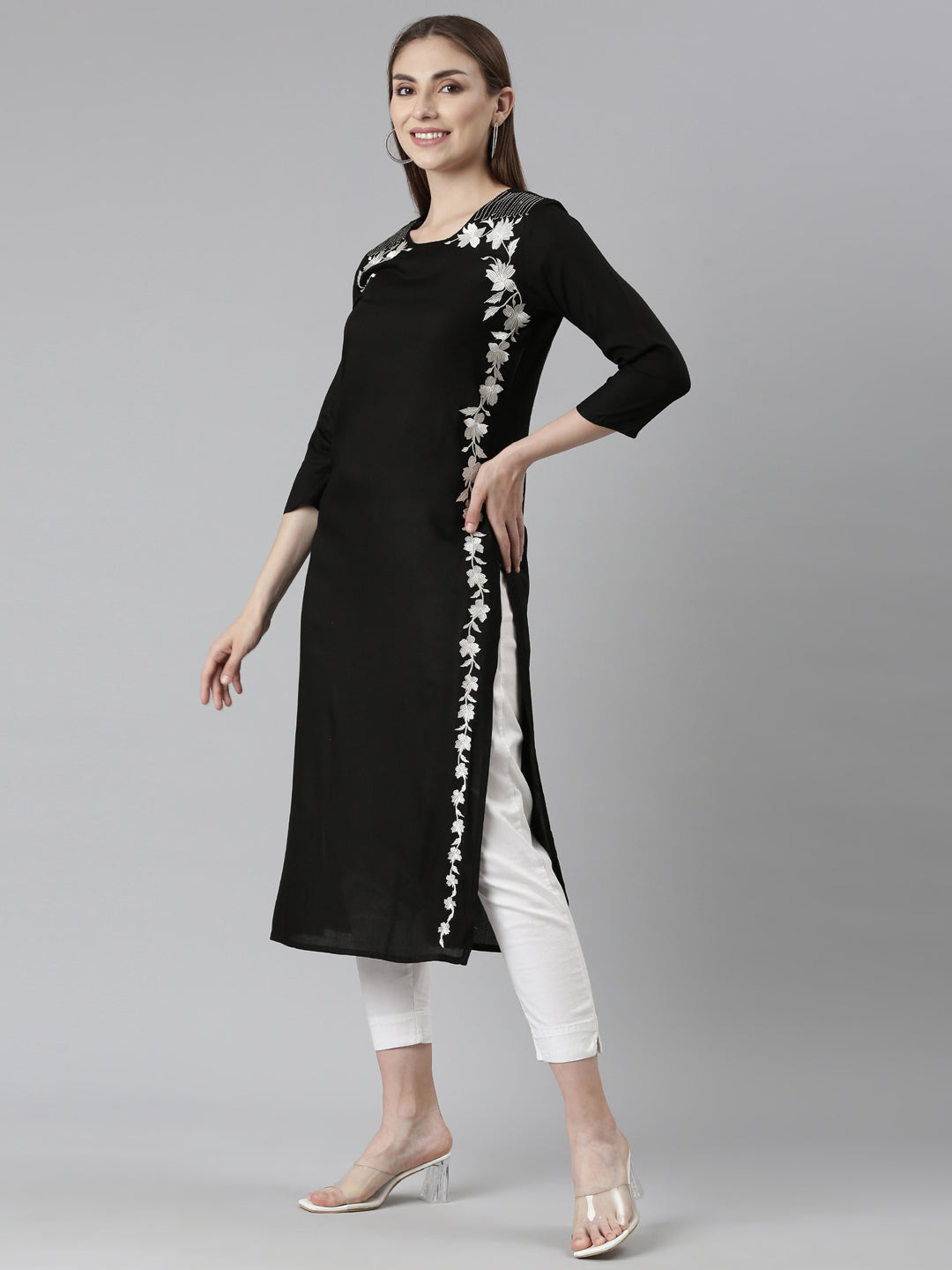 Neeru's Black Regular Straight Floral Kurtas