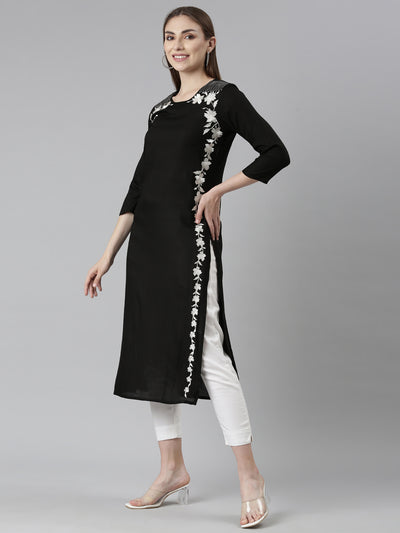 Neeru's Black Regular Straight Floral Kurtas
