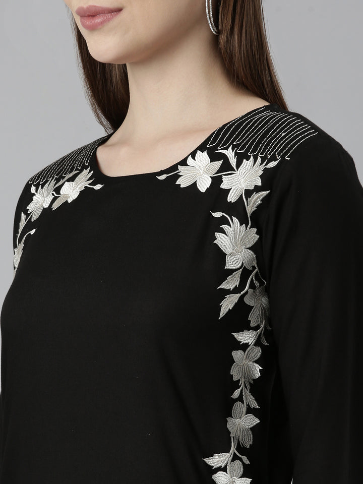 Neerus Black printed floral straight kurta - detail view 1