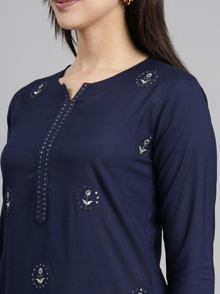 Neerus Blue slub cotton printed straight kurti - detail view 2
