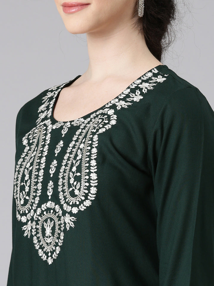 Neerus Green Straight Casual Solid Kurtas