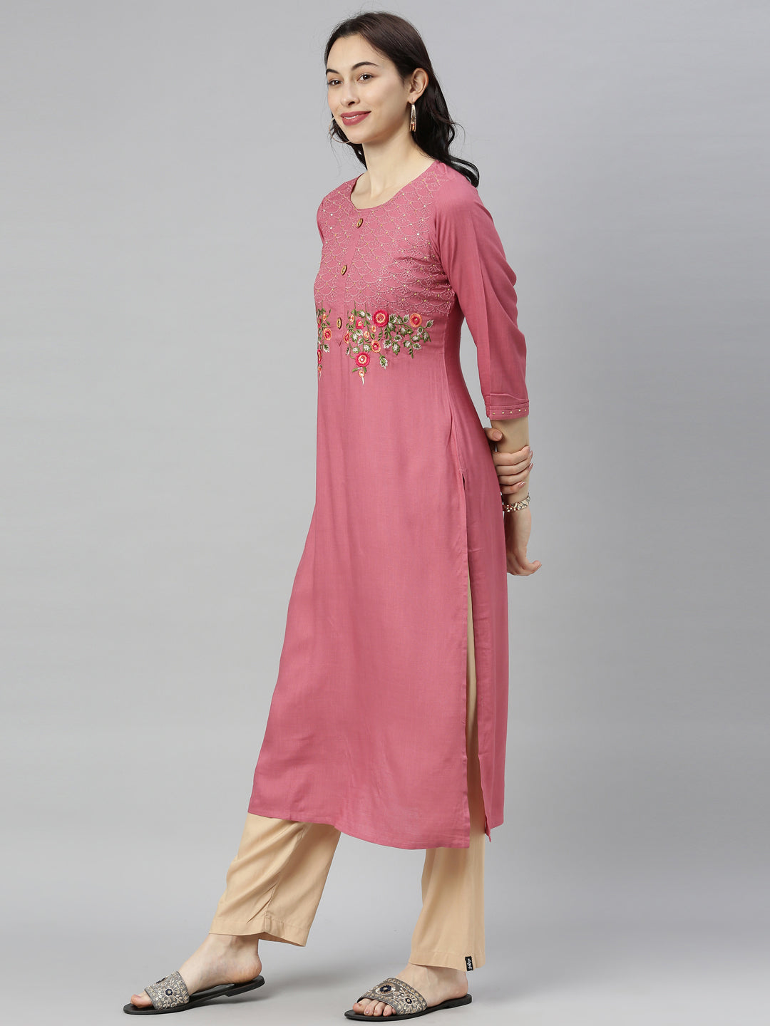 Neerus Women Peach-Coloured Floral Embroidered Thread Work Kurta