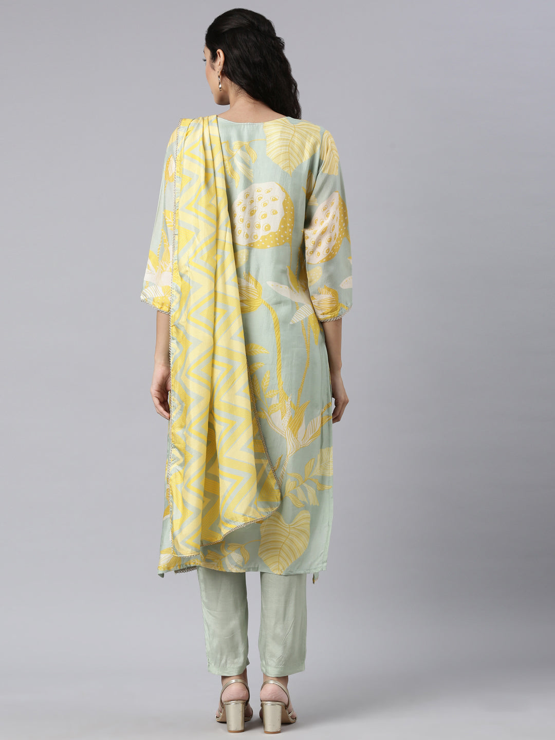 Neerus Green panelled straight suit set - side view