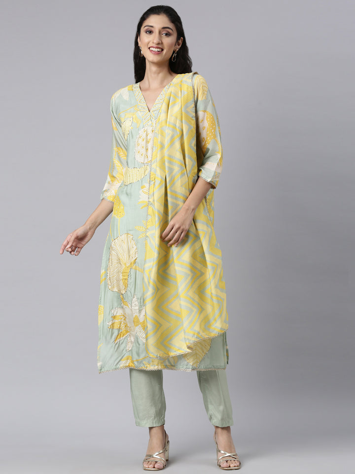 Neerus Green panelled straight suit set - detail view 2