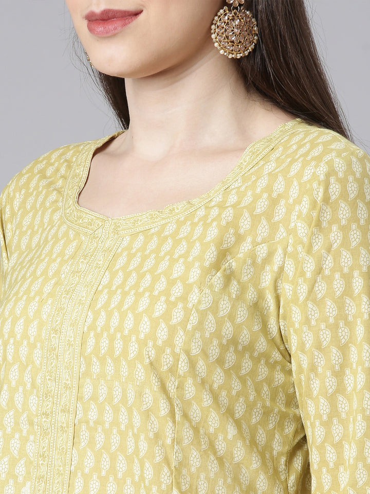 Neerus Green Printed  Kurta and Trousers With Dupatta