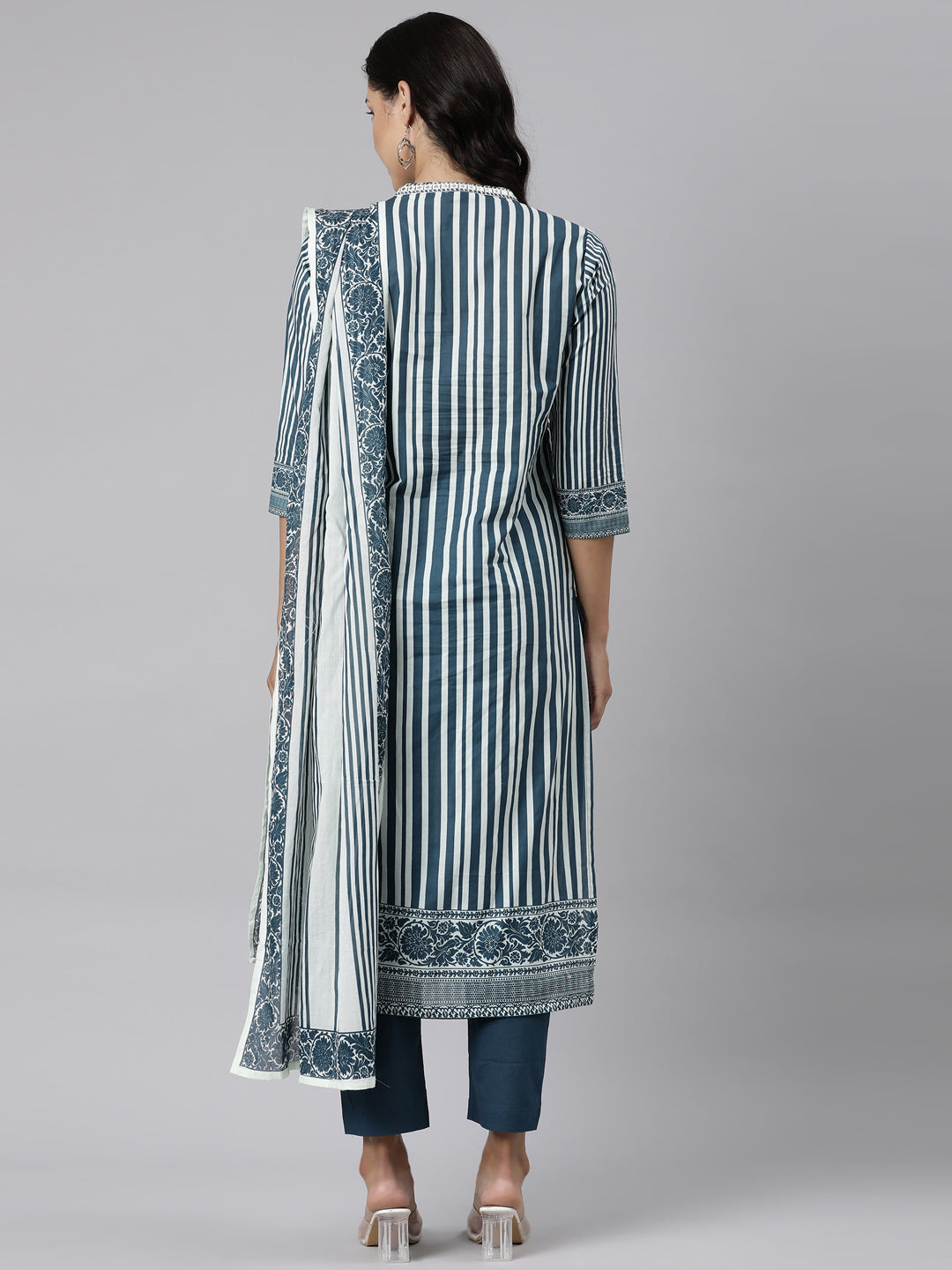 Neerus Blue cotton printed suit set - detail view 1