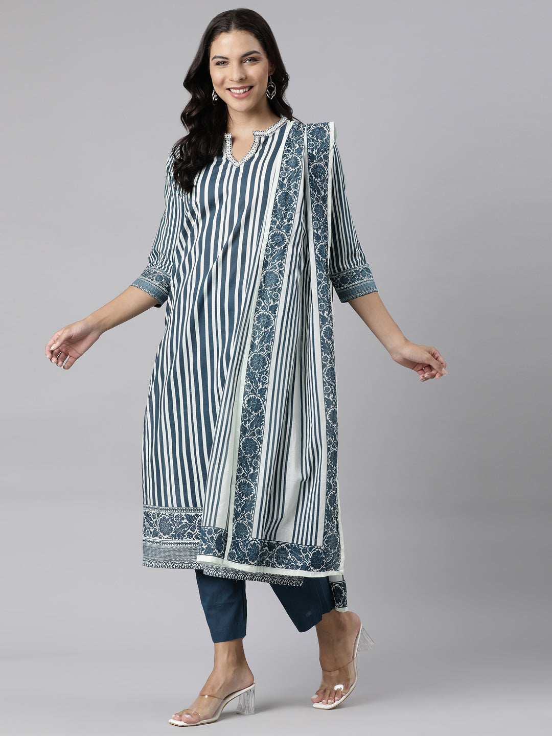 Neerus Blue cotton printed suit set - detail view 3