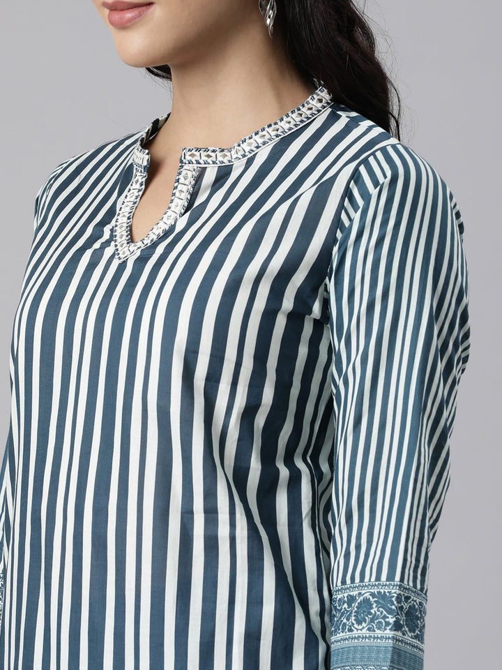 Neerus Blue cotton printed suit set - detail view 2