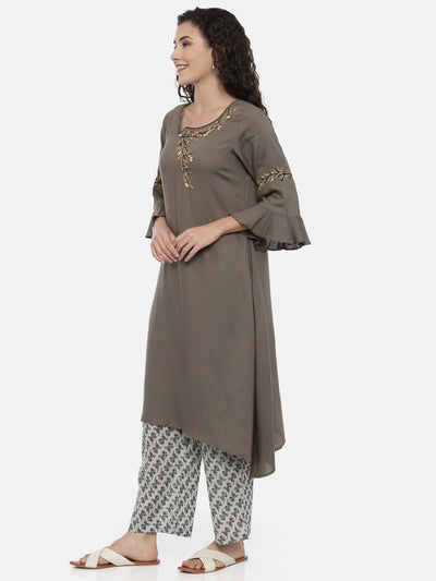 Neerus Olive Green Floral Embroidered Flared Sleeves Thread Work Kurta