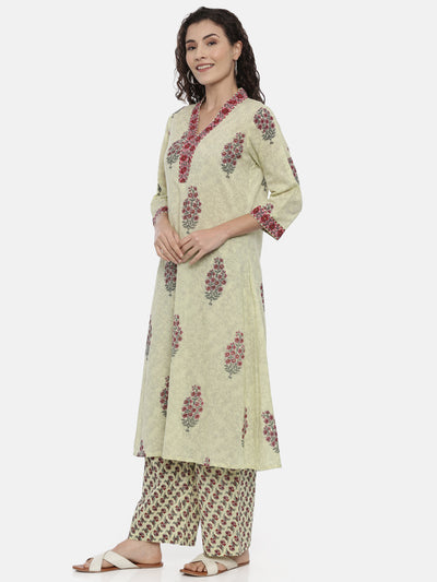Neerus Women Green  Red Printed Kurta with Trousers