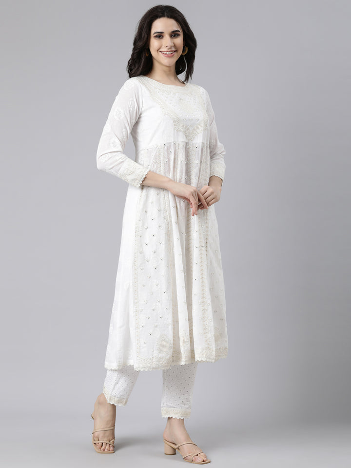 Neerus White cotton printed suit set - back view