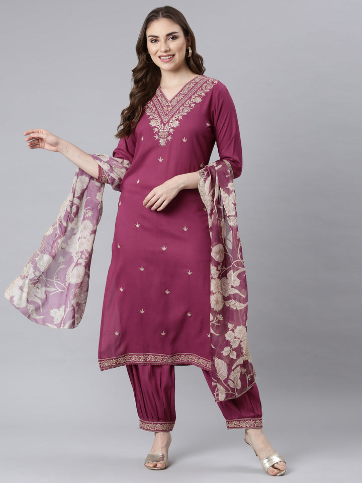 Neerus Pink printed ethnic straight suit set - detail view 2