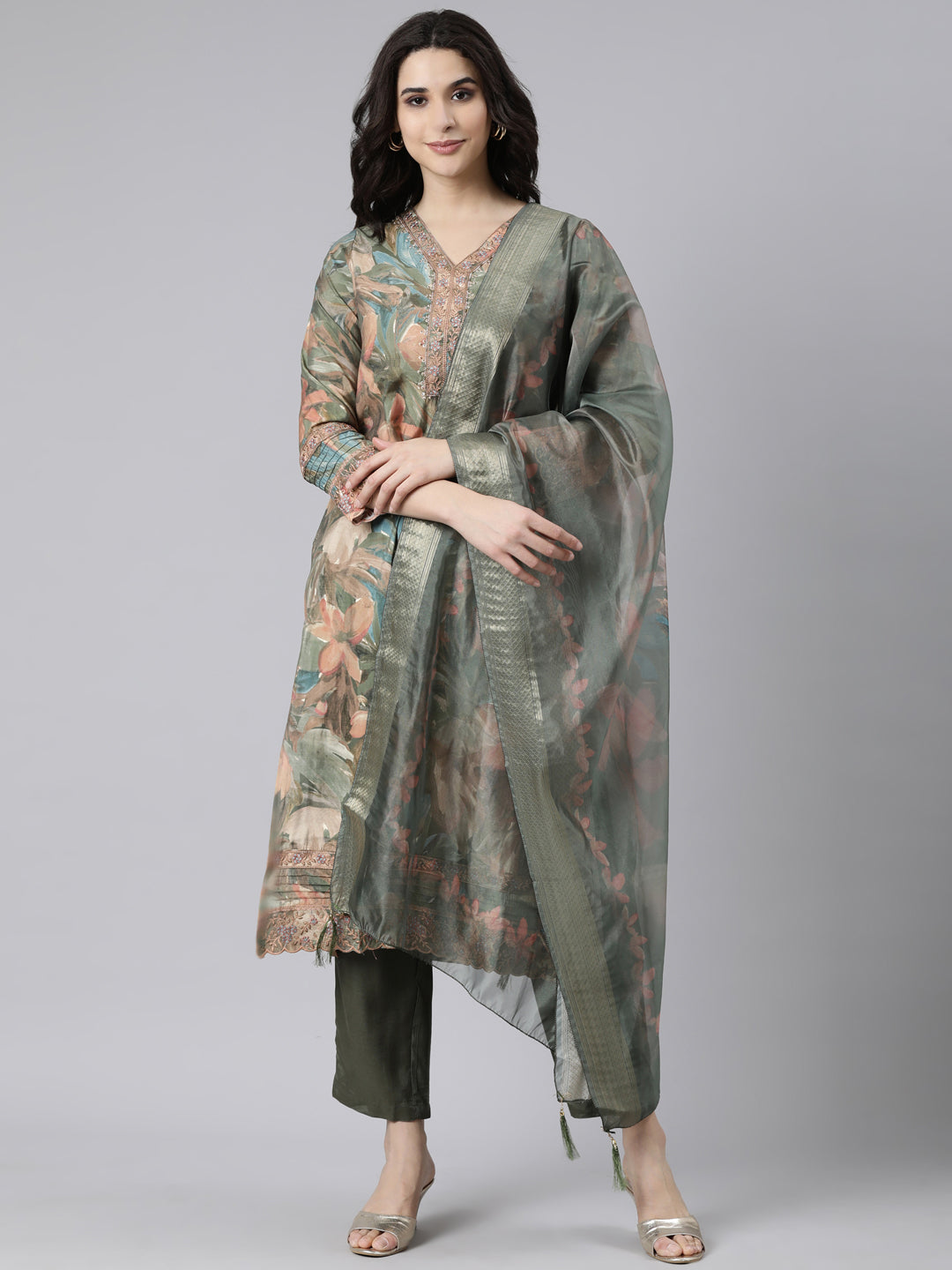 Neerus Green printed floral suit set - front view
