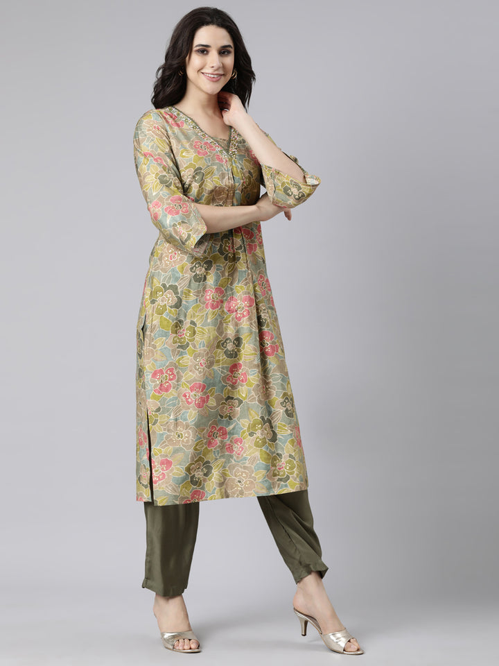 Neerus Green printed floral suit set - back view