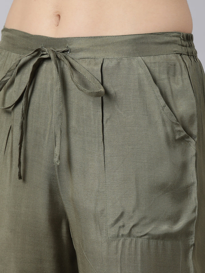 Neerus Green printed floral suit set - detail view 3