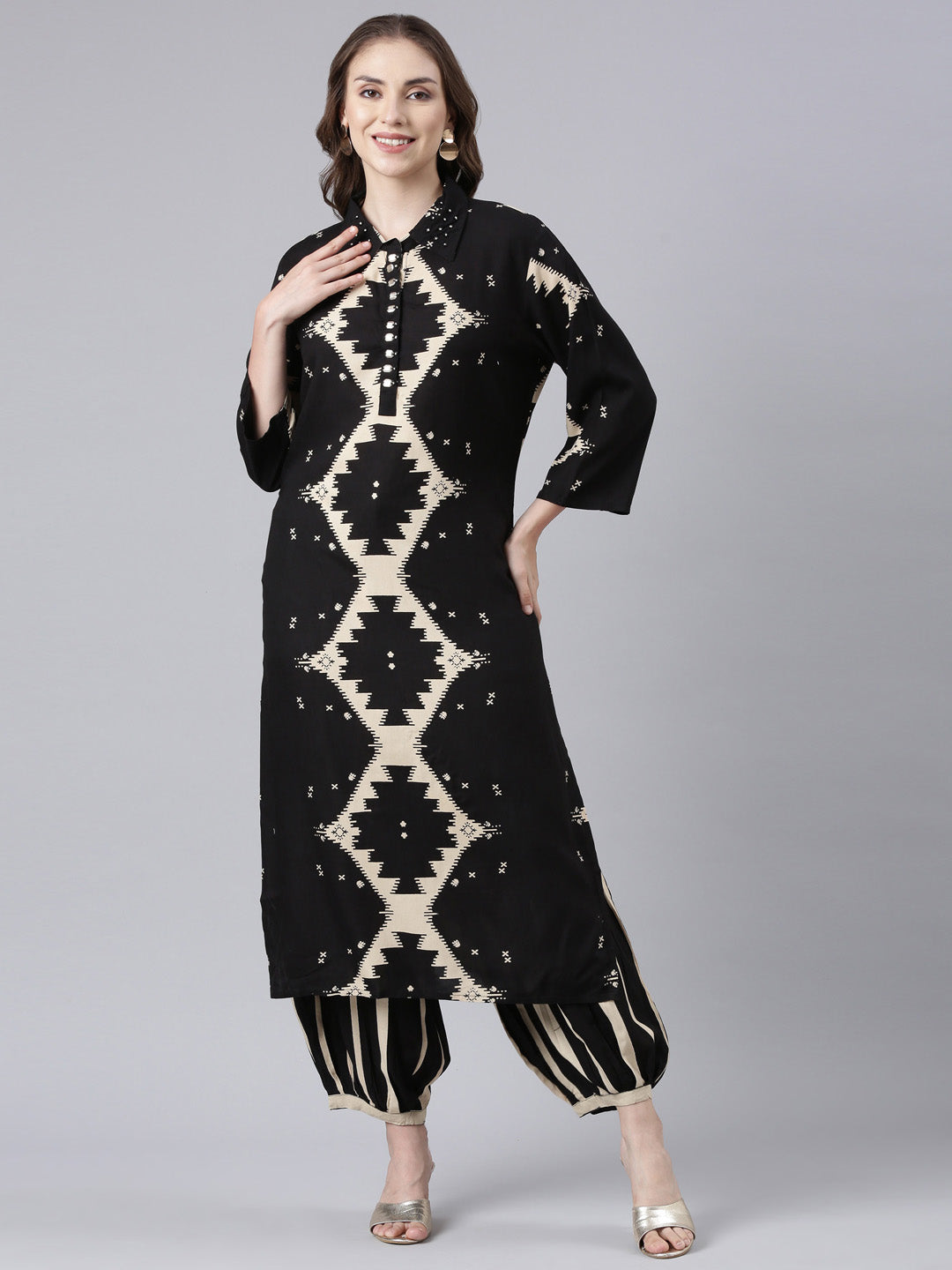 Neerus Black cotton printed kurta set with palazzo - detail view 3