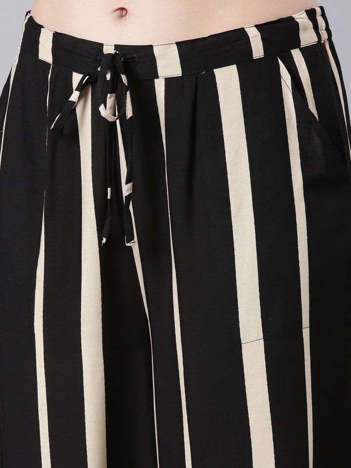 Neerus Black cotton printed kurta set with palazzo - detail view 4