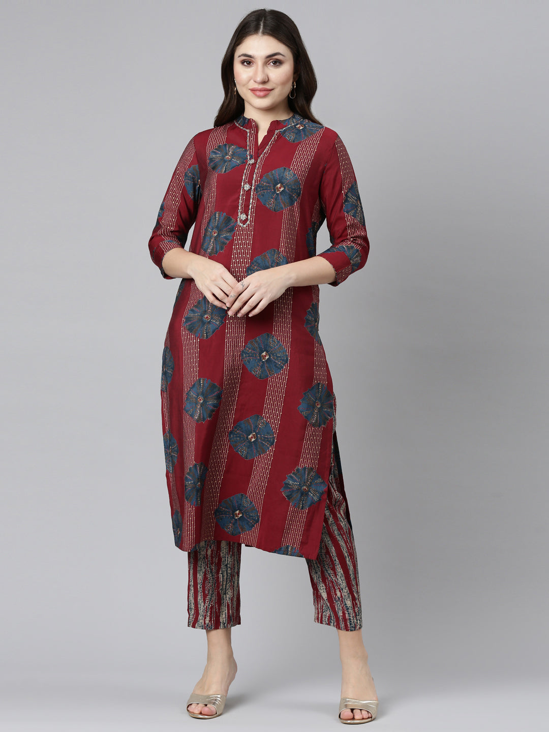 Neerus Maroon Regular Straight Printed Kurta And Trousers