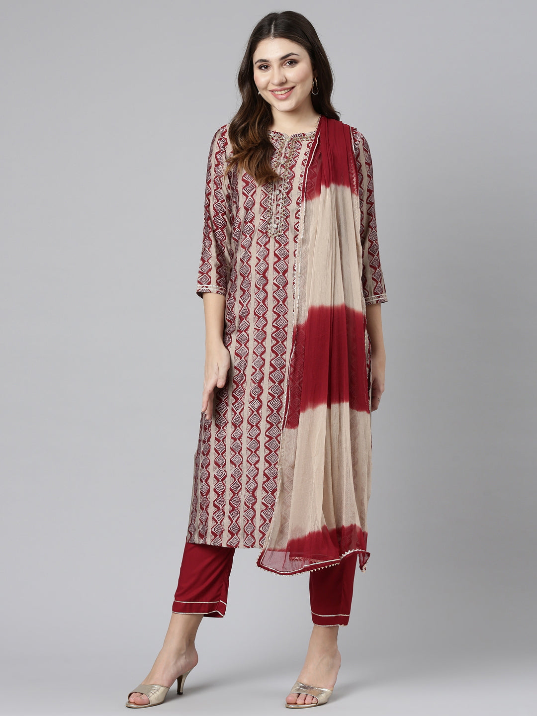 Neerus Maroon printed straight kurta set - detail view 2