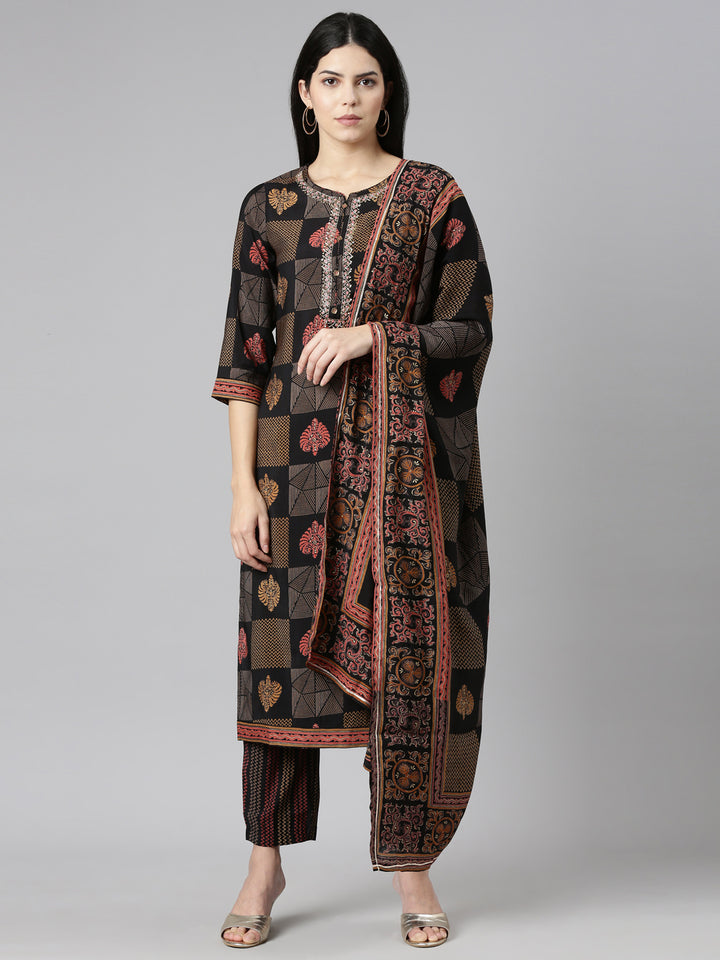 Neerus Black printed straight suit set - front view