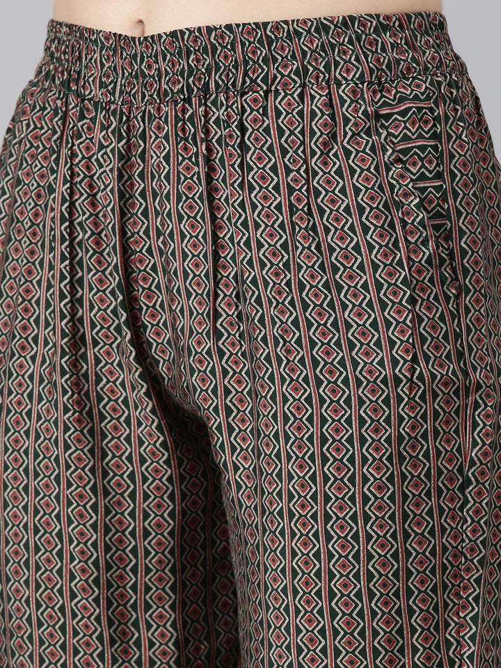 Neerus Green printed straight kurta set with dupatta - detail view 2