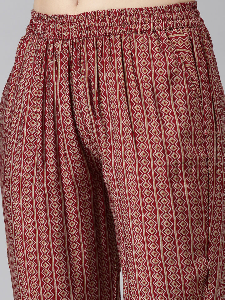Neerus Maroon printed straight kurta set - detail view 3