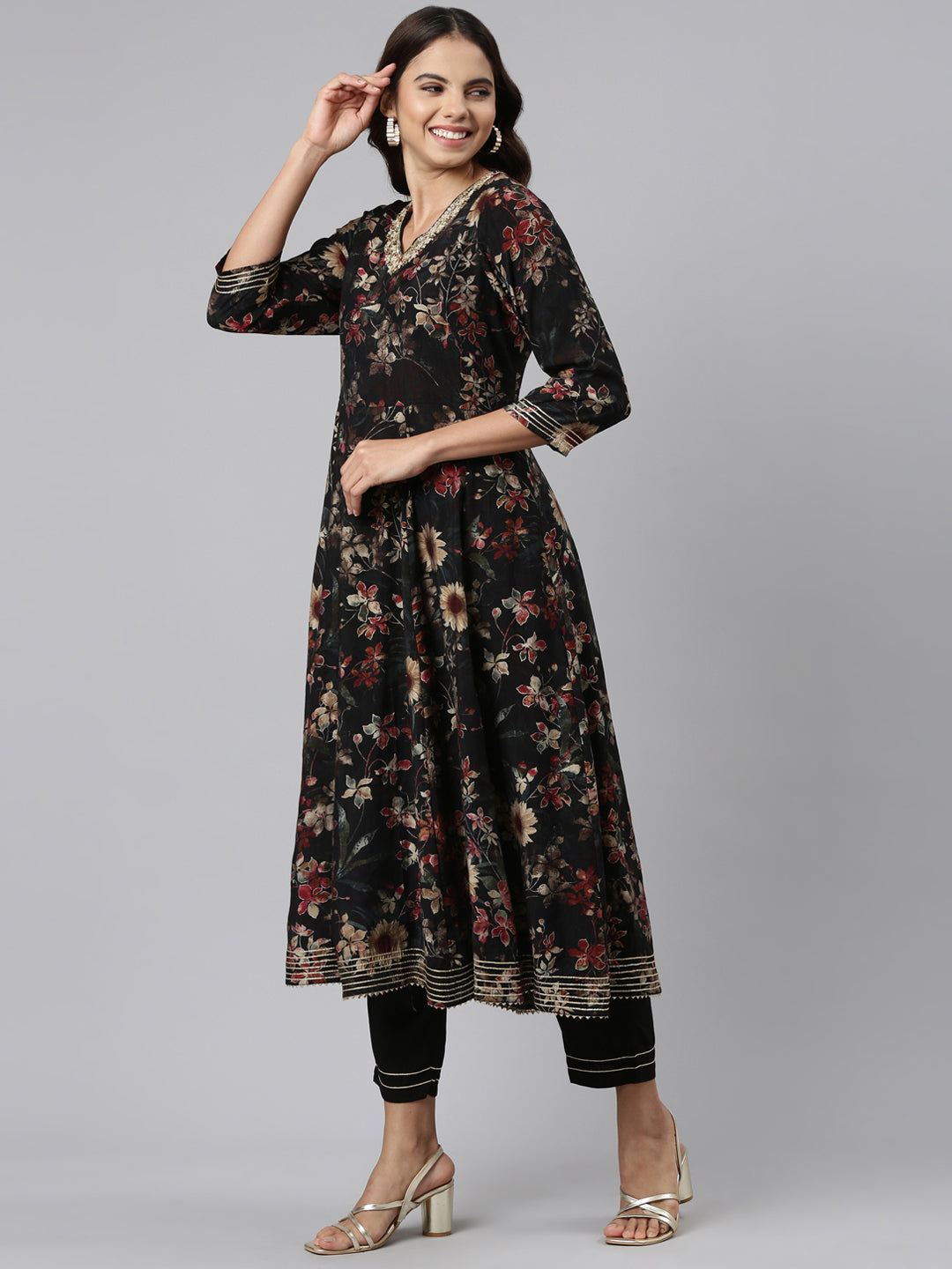 Neeru's Black Regular Straight Printed Readymade Suits
