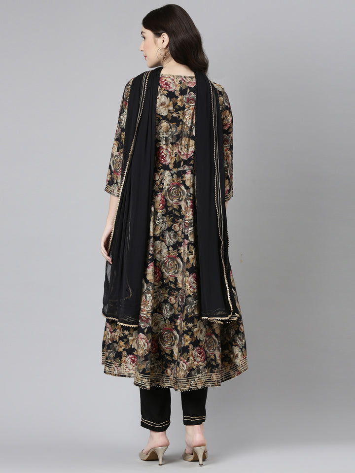 Neerus Black printed straight suit set - side view