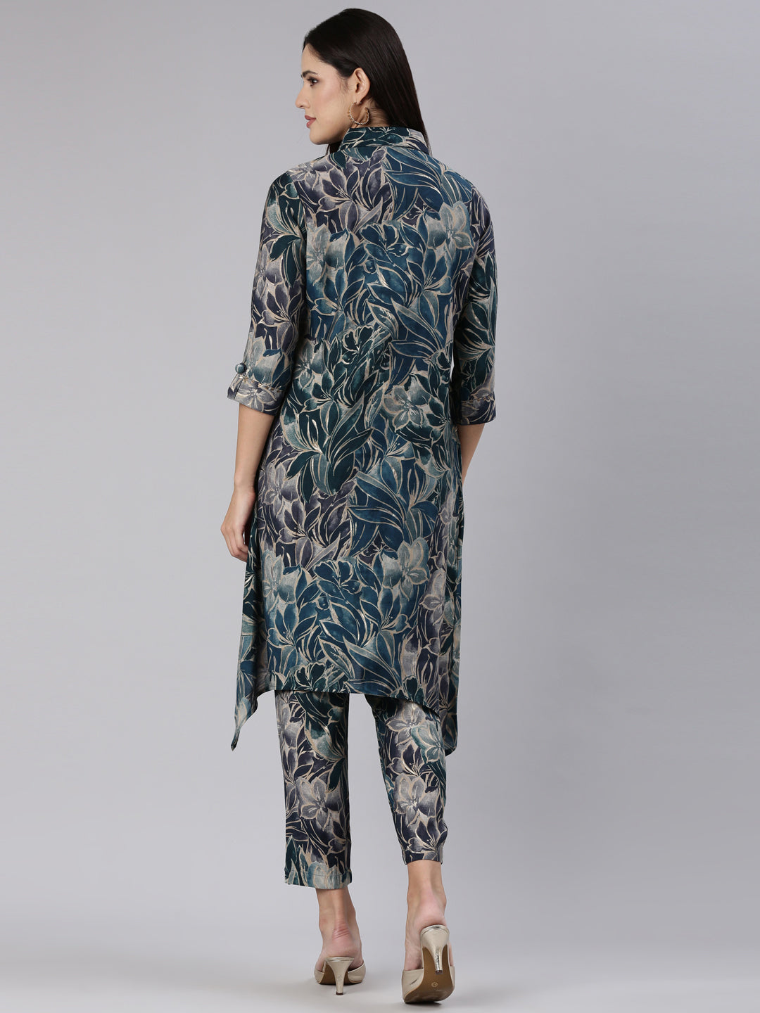 Neerus Green Regular Straight Printed Kurta And Trousers