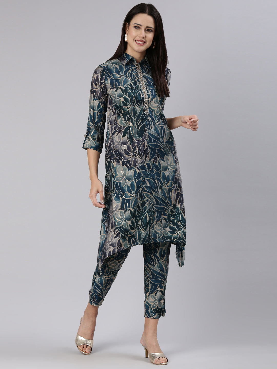 Neerus Green Regular Straight Printed Kurta And Trousers