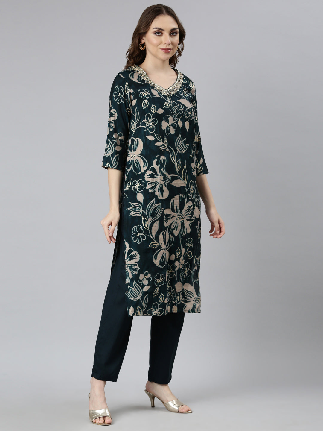 Neerus Green printed floral suit set - back view