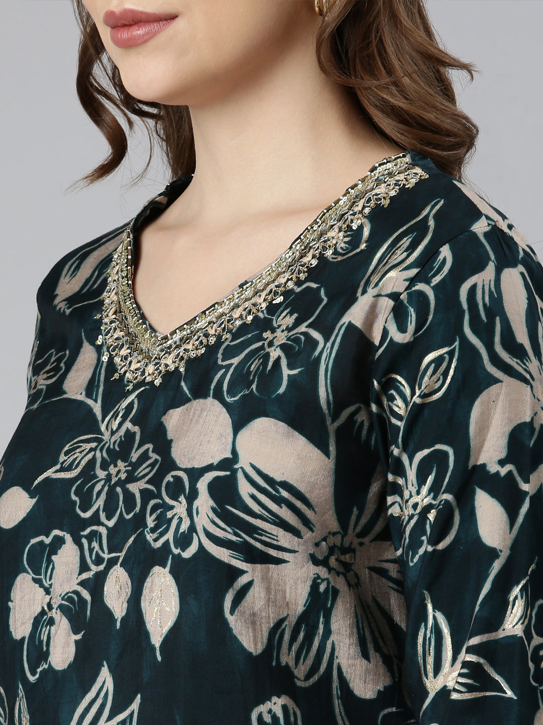 Neerus Green printed floral suit set - detail view 1
